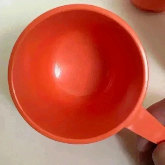 Set of 4 1970 Vanguard by Maplex Melamine coffee or tea mugs in pinky-orange - Picture 6 of 11